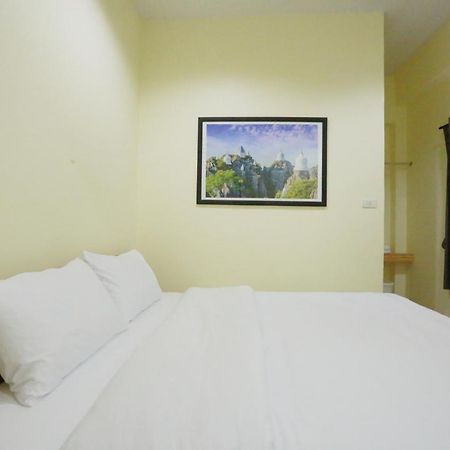 Interest Poshtel Hostel Bangkok Ngoại thất bức ảnh