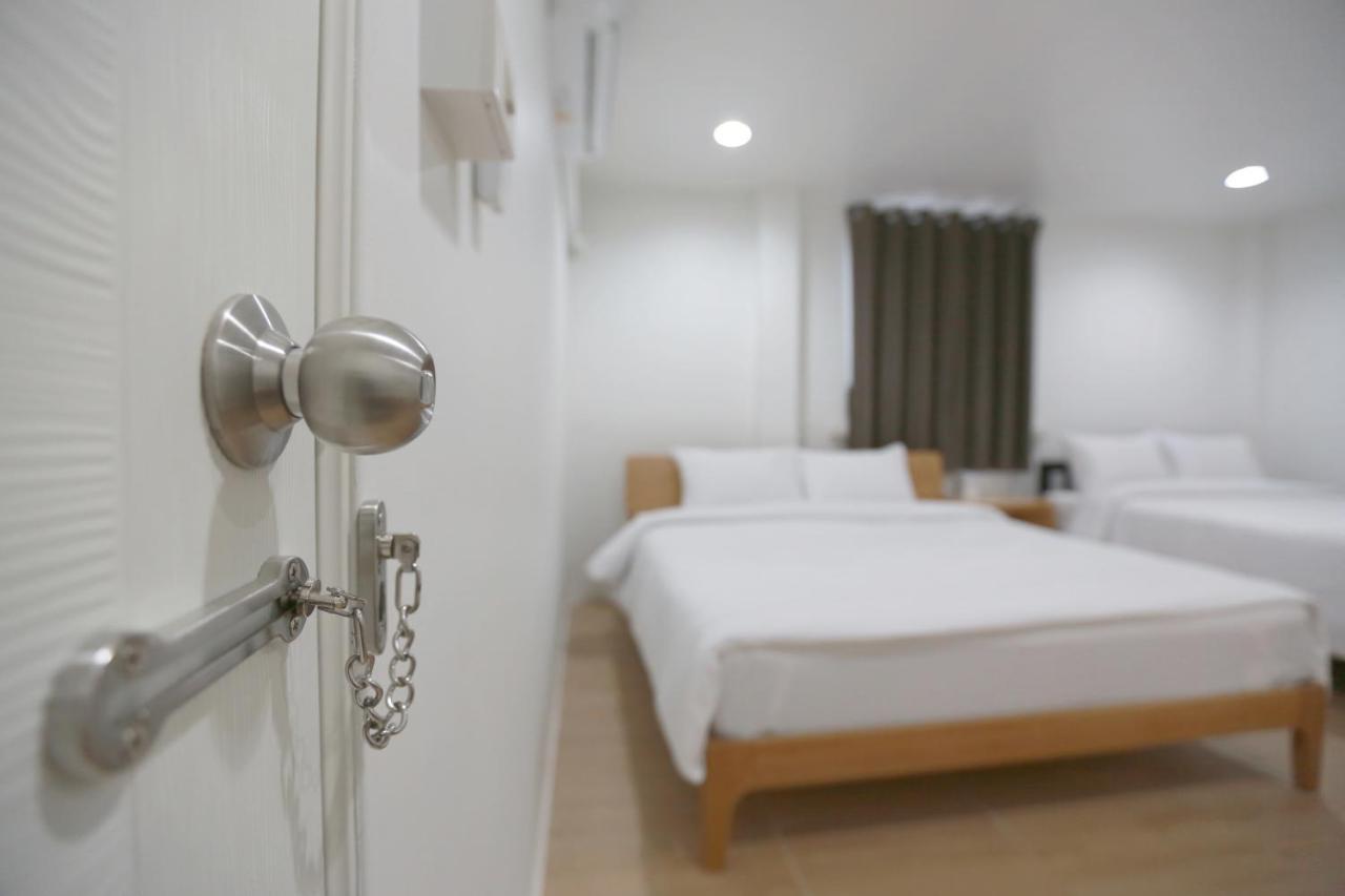 Interest Poshtel Hostel Bangkok Ngoại thất bức ảnh